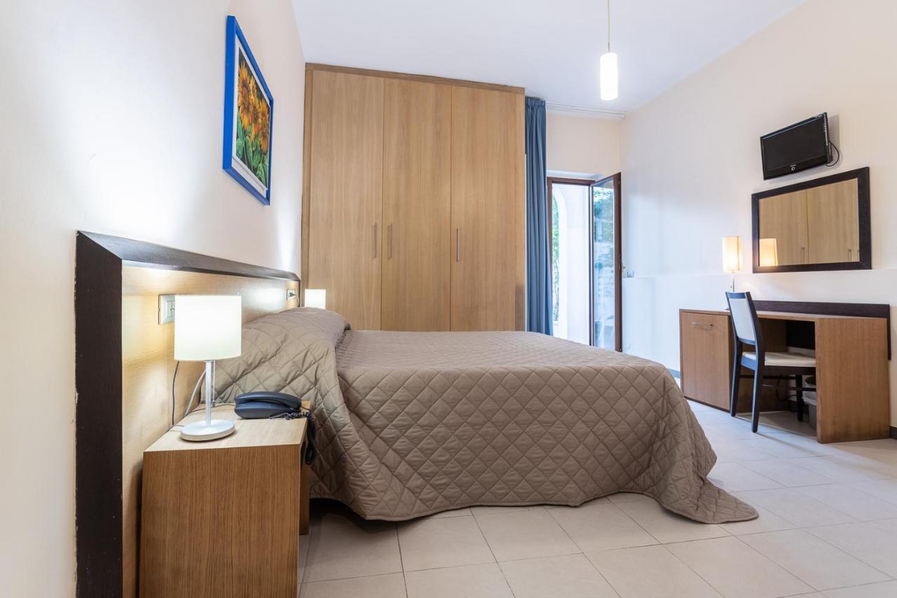 Club Azzurro Hotel & Resort Порто Чезарео Екстериор снимка