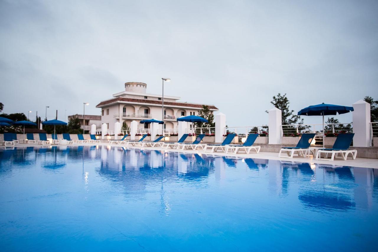 Club Azzurro Hotel & Resort Порто Чезарео Екстериор снимка