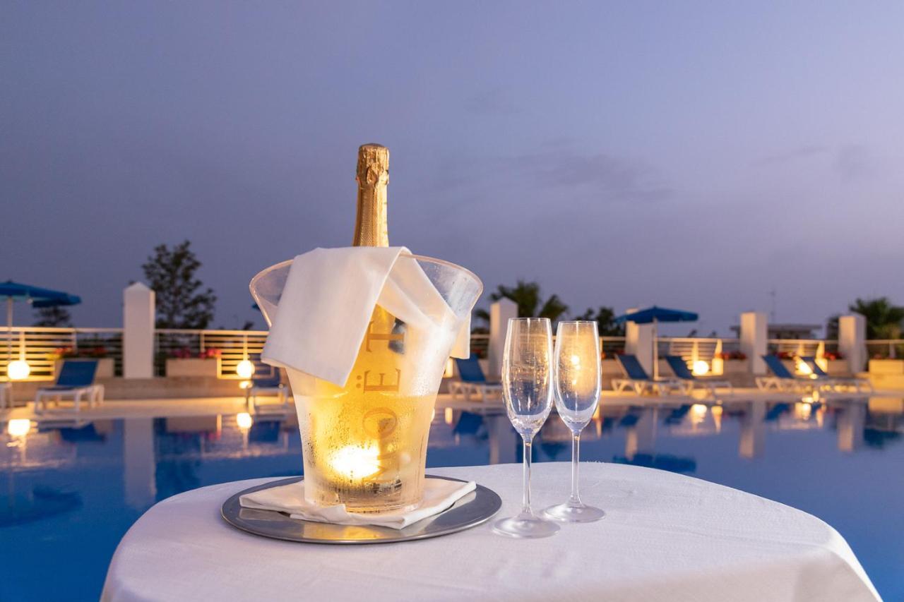 Club Azzurro Hotel & Resort Порто Чезарео Екстериор снимка