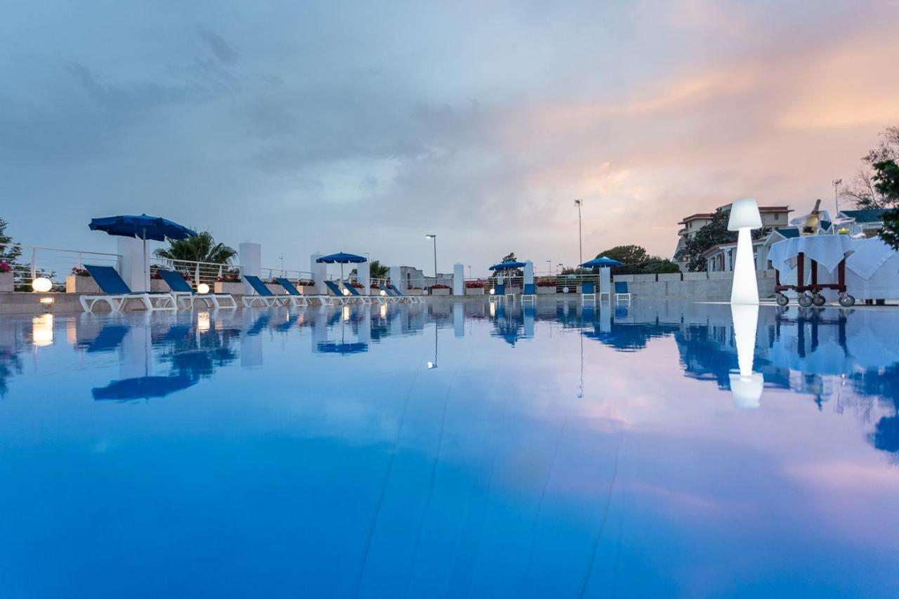 Club Azzurro Hotel & Resort Порто Чезарео Екстериор снимка