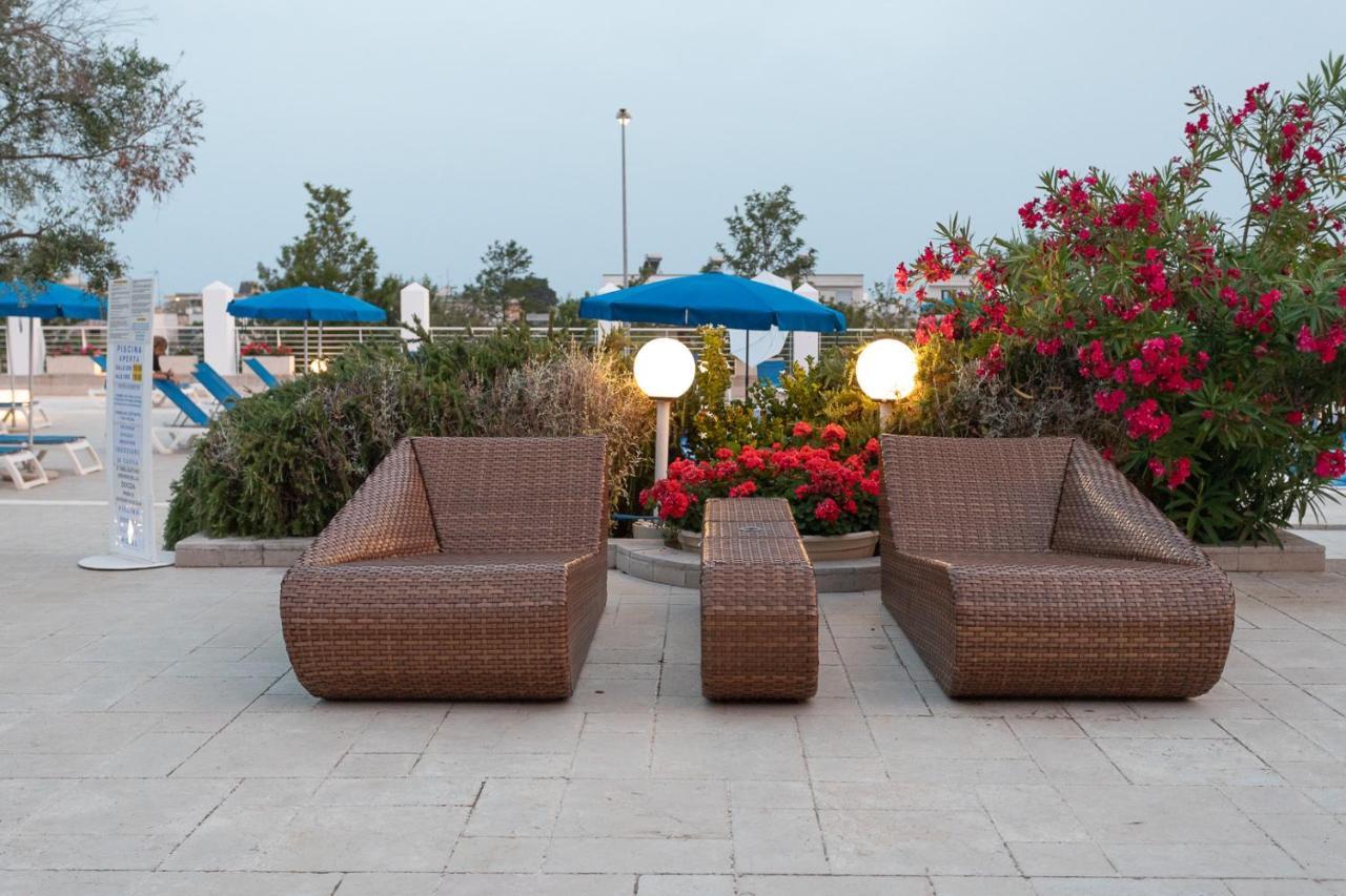 Club Azzurro Hotel & Resort Порто Чезарео Екстериор снимка