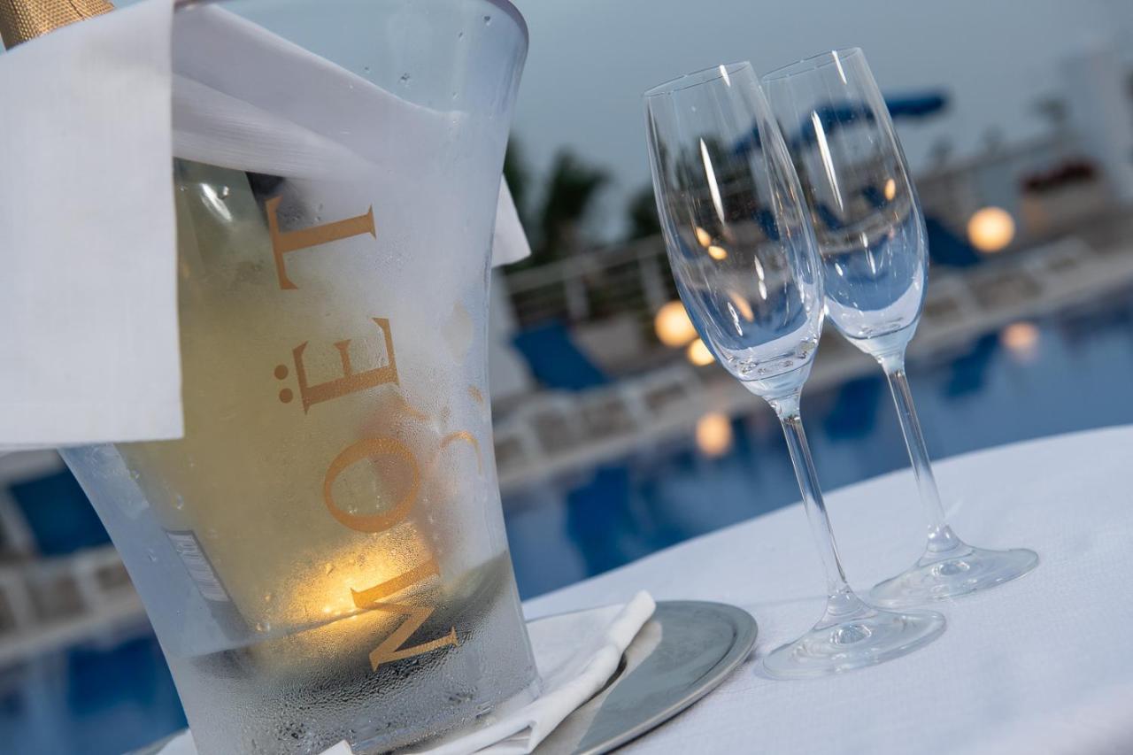 Club Azzurro Hotel & Resort Порто Чезарео Екстериор снимка