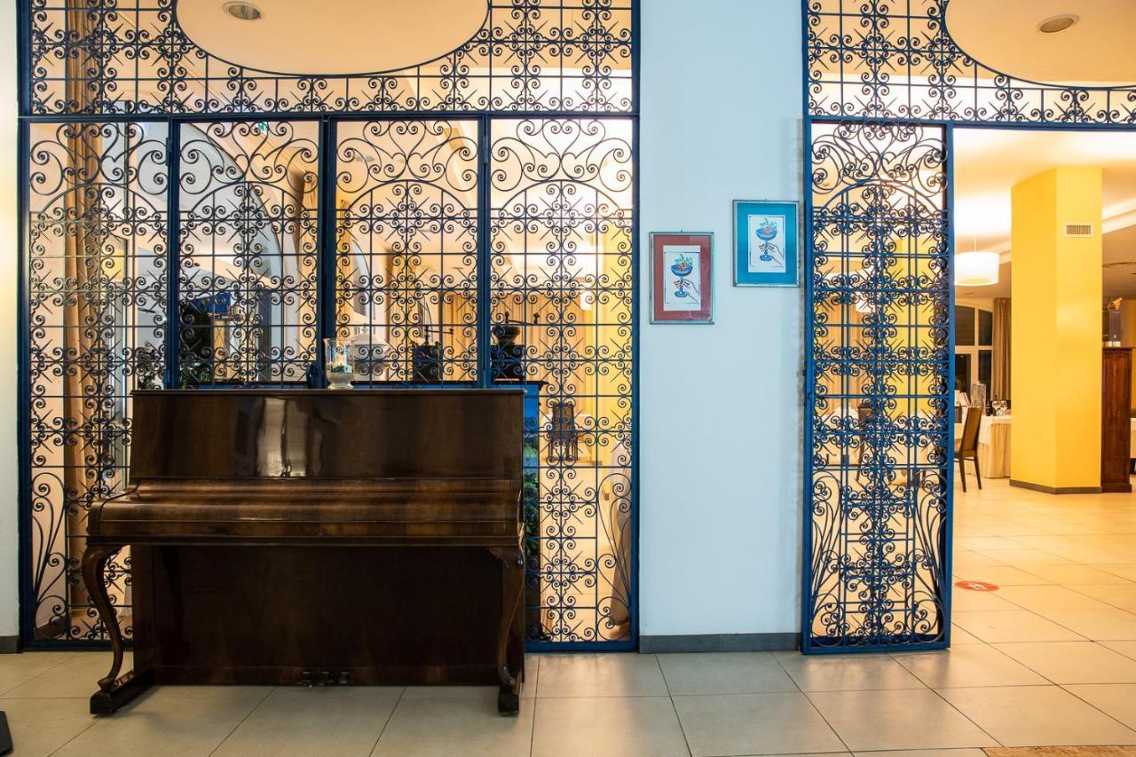Club Azzurro Hotel & Resort Порто Чезарео Екстериор снимка