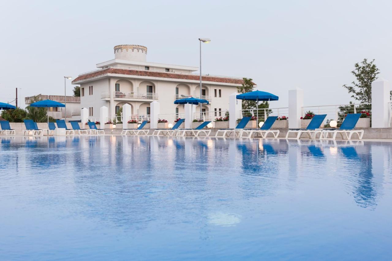 Club Azzurro Hotel & Resort Порто Чезарео Екстериор снимка