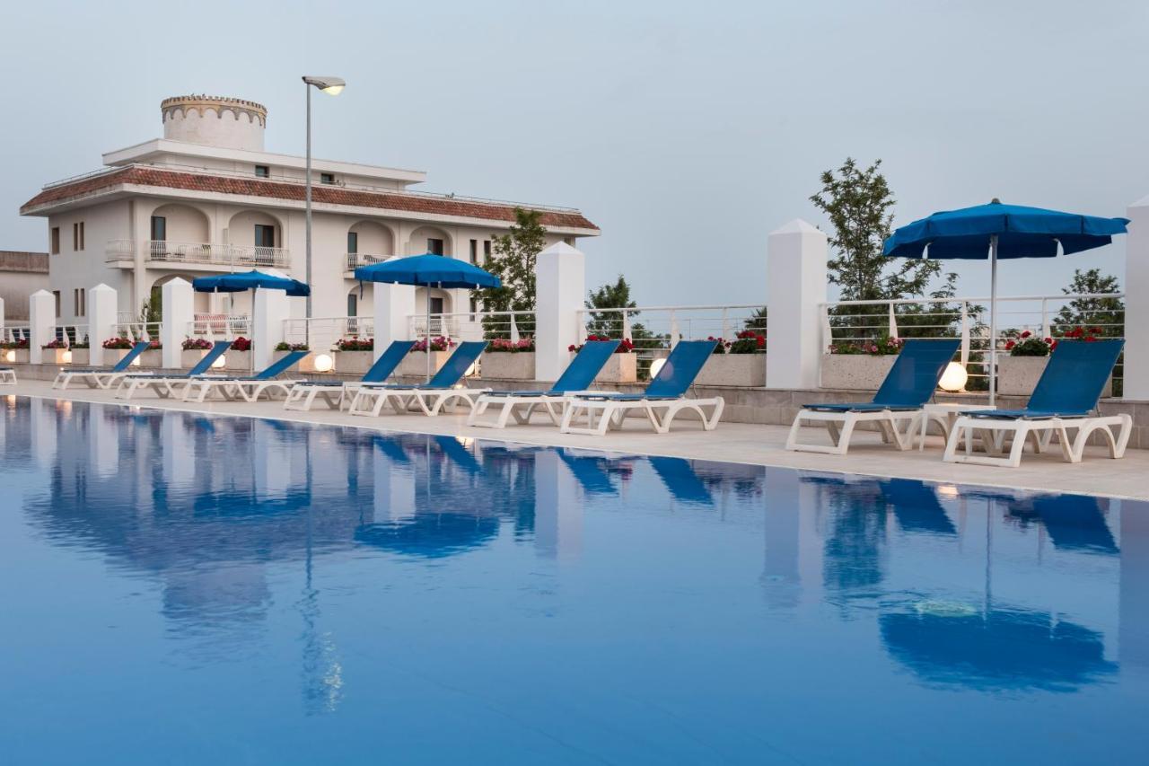 Club Azzurro Hotel & Resort Порто Чезарео Екстериор снимка