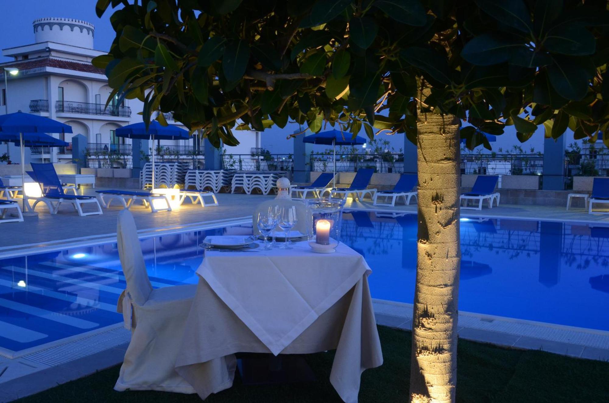 Club Azzurro Hotel & Resort Порто Чезарео Екстериор снимка